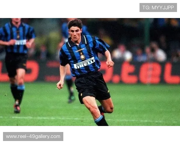 足球传奇永驻：全球足球明星雕像展现不朽风采与精神